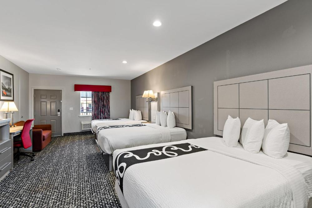Deluxe Triple Room interior